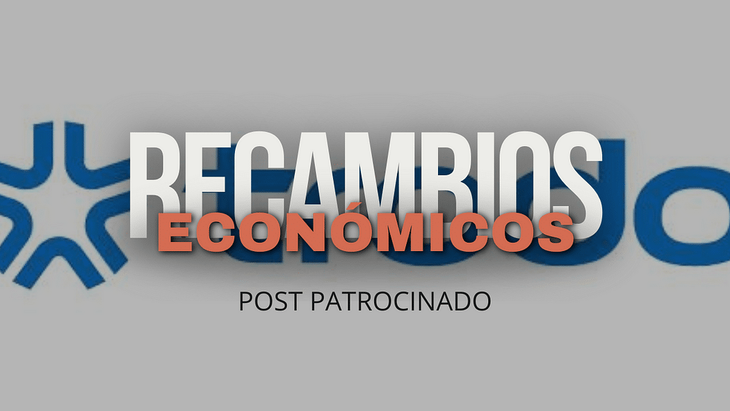 Logotipo con texto estilizado en azul y blanco que dice “RECAMBIOS ECONOMICOS” con un símbolo similar a una estrella azul a la izquierda, todo sobre un fondo gris. Debajo del logotipo, en una fuente más pequeña, se encuentra la frase “POST PATROCINADO”. La imagen probablemente representa un anuncio patrocinado para una empresa o servicio de repuestos económicos.