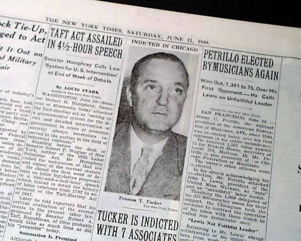 La imagen muestra un recorte de periódico con varios artículos y titulares. El enfoque central es un artículo con una fotografía de Preston Tucker. El titular sobre la foto dice “TUCKER IS INDICTED WITH 7 ASSOCIATES”. Debajo de la foto, hay texto relacionado con el artículo, pero no es completamente legible debido a la resolución de la imagen. Hay otros artículos alrededor de esta pieza central.