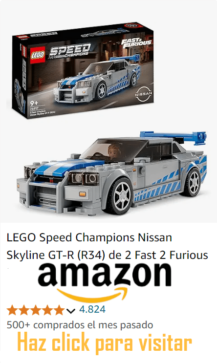 Champions que representa un modelo del Nissan Skyline GT-R (R34) de la película Fast 2 Furious. La caja muestra el vehículo ensamblado en colores blanco y azul con detalles gráficos, junto a una figura que parece ser un conductor. Debajo, hay un logotipo de Amazon con una calificación de 4.8 estrellas basada en más de 4824 opiniones y un texto que invita a hacer clic para visitar la página del producto en Amazon.