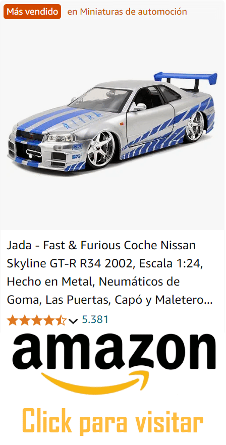 Imagen de un coche modelo Nissan Skyline GT-R R34 de la serie Fast & Furious, fabricado por Jada. El coche es plateado con rayas azules y gráficos adicionales en azul. Es un modelo a escala 1:24 del año 2002, con neumáticos de goma y puertas, capó y maletero que se abren. La imagen incluye el logotipo de Amazon y un botón que dice ‘Click para visitar’, indicando que es un enlace de compra en línea.