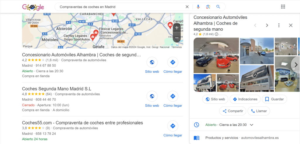 Una búsqueda en Google Maps para “Concesionarios de coches en Madrid”. El mapa muestra varias ubicaciones de concesionarios marcadas con pines rojos alrededor del área central de Madrid. A la derecha, hay detalles de un concesionario específico llamado “Concesionario Automóviles Alhambra” con su calificación, horario de funcionamiento y algunas fotos del interior y exterior, mostrando coches en exhibición. La imagen sugiere el uso de “Redacción SEO para sitios web de automóviles” en el contexto de búsquedas locales en línea.