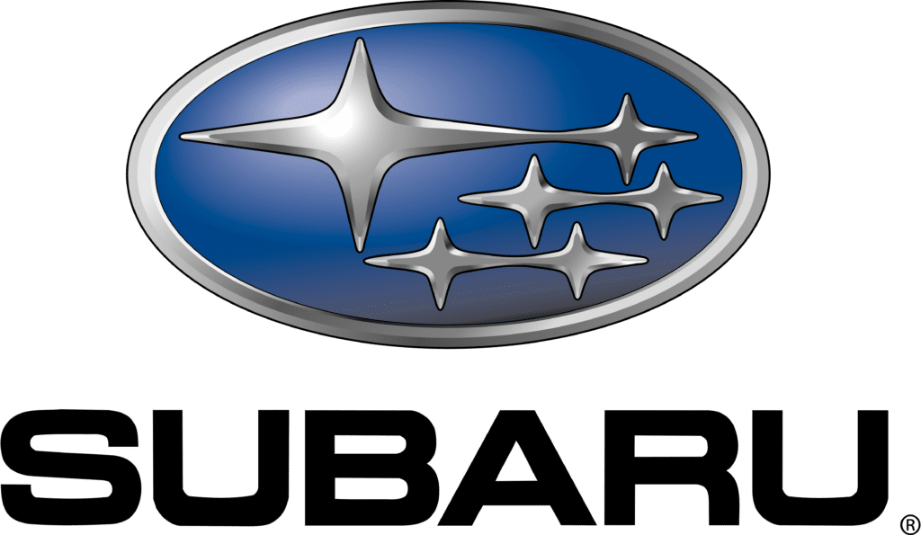 Logotipo de Subaru: Un óvalo horizontal con fondo azul y borde plateado. Dentro del óvalo, hay seis estrellas plateadas; una grande en el centro rodeada por cinco más pequeñas, formando un patrón similar al de una constelación. Debajo de las estrellas, la palabra “SUBARU” está escrita en mayúsculas con una tipografía sans-serif en color negro.