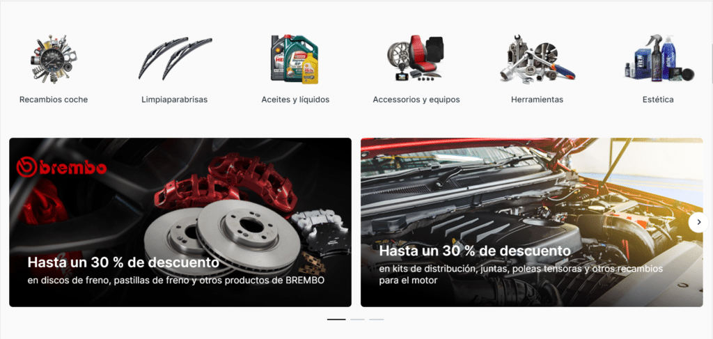 Página web de Trodo.es mostrando una variedad de recambios de coche baratos. En la parte superior izquierda, hay un menú con categorías como Recambios, Limpiaparabrisas, Aceites y líquidos, Accesorios y equipos, Herramientas y Estética. A continuación, se destacan dos promociones principales con imágenes: a la izquierda, una imagen de discos de freno rojos y pinzas con el logo de Brembo y el texto ‘Hasta un 30% de descuento en discos de freno, pastillas de freno y otros productos de BREMBO’. A la derecha, una fotografía del motor abierto de un coche con el texto ‘Hasta un 30% de descuento en kits de distribución, pastillas para los recambios para el motor’.