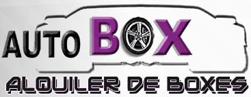 Logo con el texto ‘AUTO BOX’ en letras grandes y negras, con la ‘O’ de ‘AUTO’ reemplazada por una rueda estilizada en negro y gris. Debajo, en letras más pequeñas, se lee ‘ALQUILER DE BOXES’. El fondo es blanco con sombras grises que sugieren la forma de un automóvil deportivo.