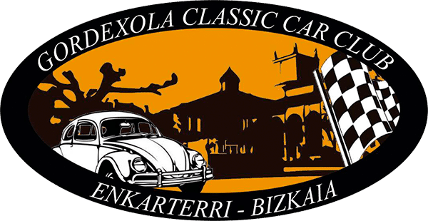 Logo del GORDEXOLA CLASSIC CAR CLUB. En el fondo, una silueta de un paisaje con árboles, una iglesia y el sol en el horizonte. En primer plano, la imagen de un Volkswagen Beetle clásico junto a una bandera a cuadros. Texto adicional que dice ‘ENKARTERRI - BIZKAIA’. El logo tiene una paleta de colores que incluye negro, blanco y naranja. Las mejores asociaciones de coches clásicos de España.