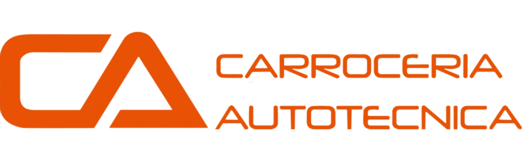 Logo de Carrocería Autotécnica. El logo presenta las letras “CA” en una fuente sans-serif grande y negrita, seguidas de las palabras “CARROCERIA AUTOTECNICA” en mayúsculas, negritas y en una tipografía sans-serif. El esquema de colores incluye naranja para las letras “CA” y gris oscuro para el texto completo.