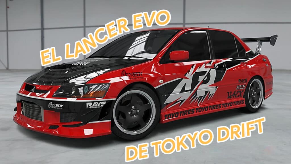La imagen muestra un Mitsubishi Lancer Evolution IX (EVO 9) con un trabajo de pintura y calcomanías personalizadas, que es una réplica del coche presentado en la película "Fast and Furious: Tokyo Drift". El coche es predominantemente rojo con gráficos en negro y blanco, incluyendo logotipos de varias marcas automotrices como Exedy, Rays Engineering y Toyo Tires. El texto "EL LANCER EVO DE TOKYO DRIFT" se muestra de manera prominente en una fuente estilizada por encima y por debajo del coche. Esta imagen es interesante y relevante porque muestra un coche famoso de una franquicia de películas popular, destacando su diseño distintivo y modificaciones.