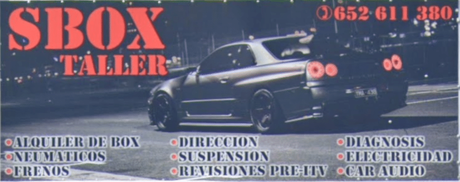 La imagen muestra un cartel o letrero de un servicio automotriz llamado “SBOX TALLER,” con un número de teléfono “652 611 380” en la esquina superior derecha. El fondo presenta un coche, probablemente en movimiento, dado los rastros de luz detrás de él. Los servicios ofrecidos están listados en dos columnas e incluyen: “ALQUILER DE BOX,” “NEUMÁTICOS,” “FRENOS,” “DIRECCIÓN,” “SUSPENSIÓN,” “REVISIONES PRE ITV,” “DIAGNOSIS ELECTRICIDAD,” y “CAR AUDIO.”