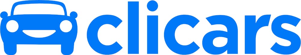 La imagen muestra un logotipo de 'clicars'. A la izquierda, hay un ícono estilizado de un coche azul, seguido del texto 'clicars' en azul. El ícono del coche tiene un diseño sencillo con dos faros circulares y una parrilla delantera curva. El texto 'clicars' está escrito en una fuente moderna y sans-serif. Esta imagen es relevante ya que representa la identidad visual y la marca de una empresa, probablemente relacionada con servicios automotrices.