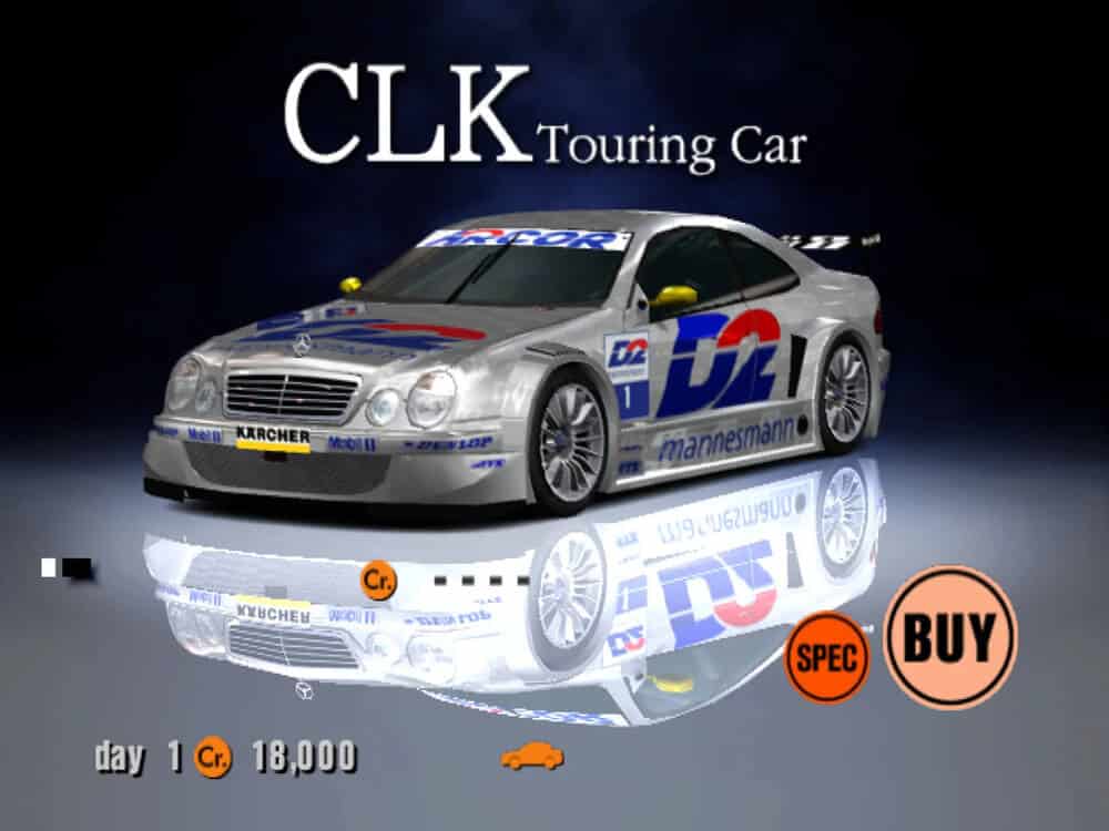 Pantalla de Gran Turismo que muestra un Mercedes CLK Touring Car, un coche de carreras plateado con decoraciones de patrocinadores como 'D2', 'Mannesmann', 'Kärcher' y 'Mobil 1'. El coche aparece destacado en el centro, con opciones del juego como 'SPEC' y 'BUY' visibles en la esquina inferior derecha. En la parte inferior izquierda, se lee 'day 1' y 'Cr 18,000', indicando el día y los créditos disponibles.