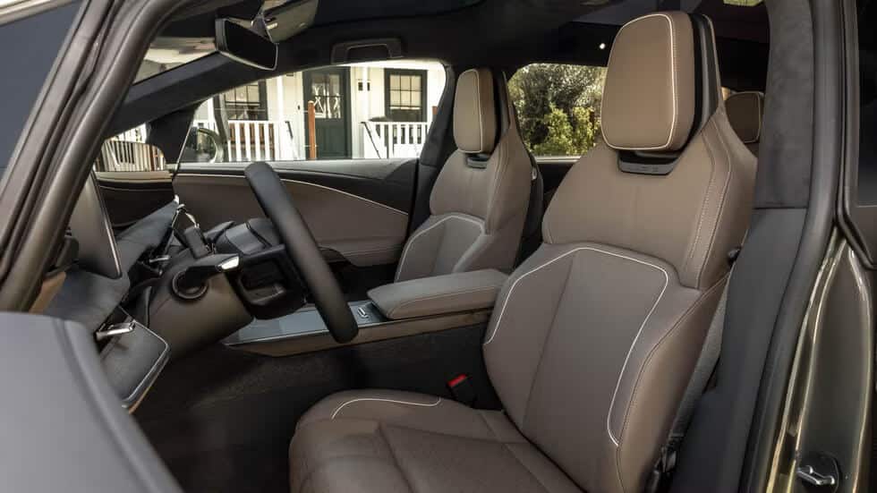 Lucid Gravity SUV Chino