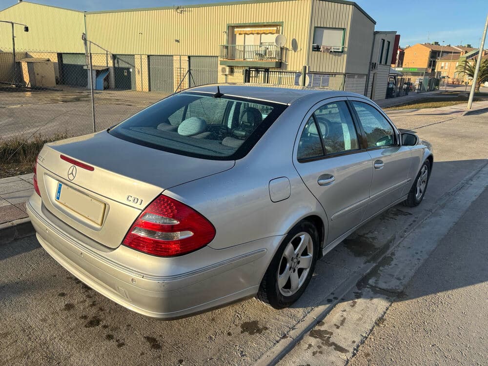 Mercedes Benz Clase E Plateado