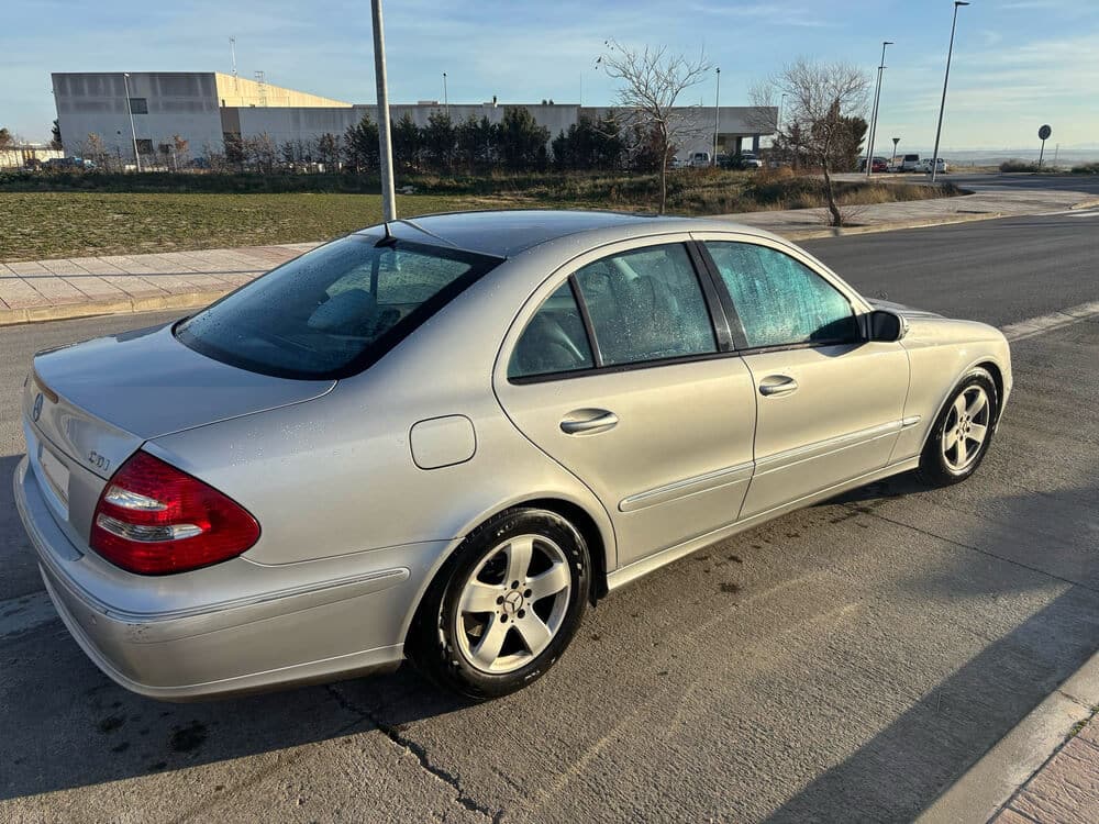Mercedes Benz Clase E Plateado