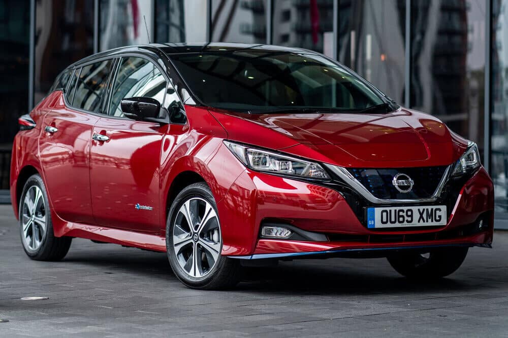 Nissan Leaf rojo