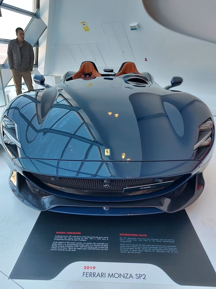 Ferrari Monza delante