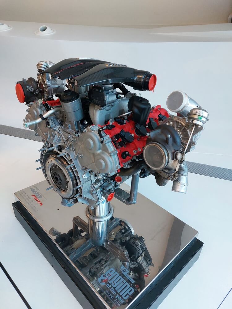 Motor Ferrari 488 Pista.