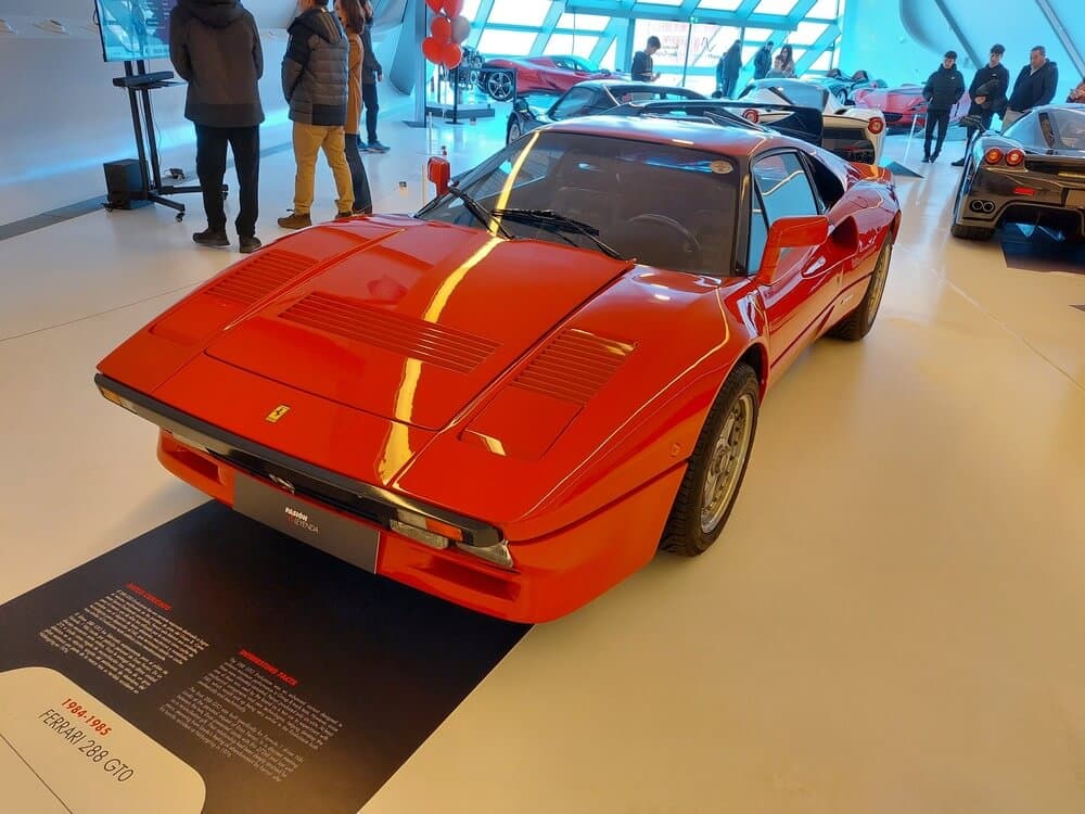 Ferrari 288 GTO en la exposición Ferrari Pasión y Leyenda en Zaragoza.
